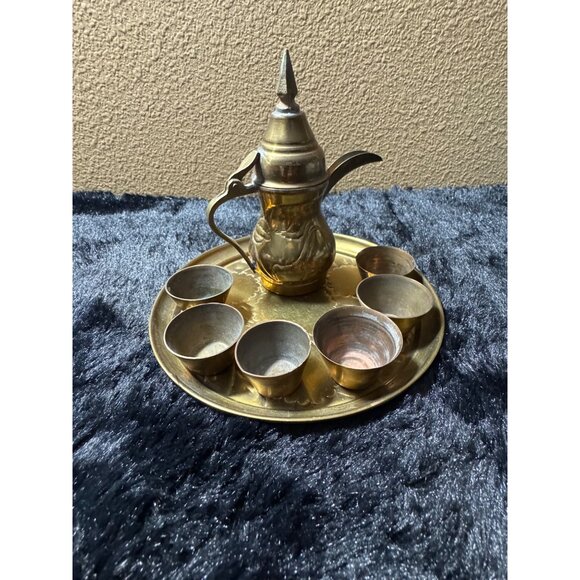 Child-Sized Brass Tea Set India Footed Pot 6 Cups Tray Etched Decoration - Picture 2 of 8